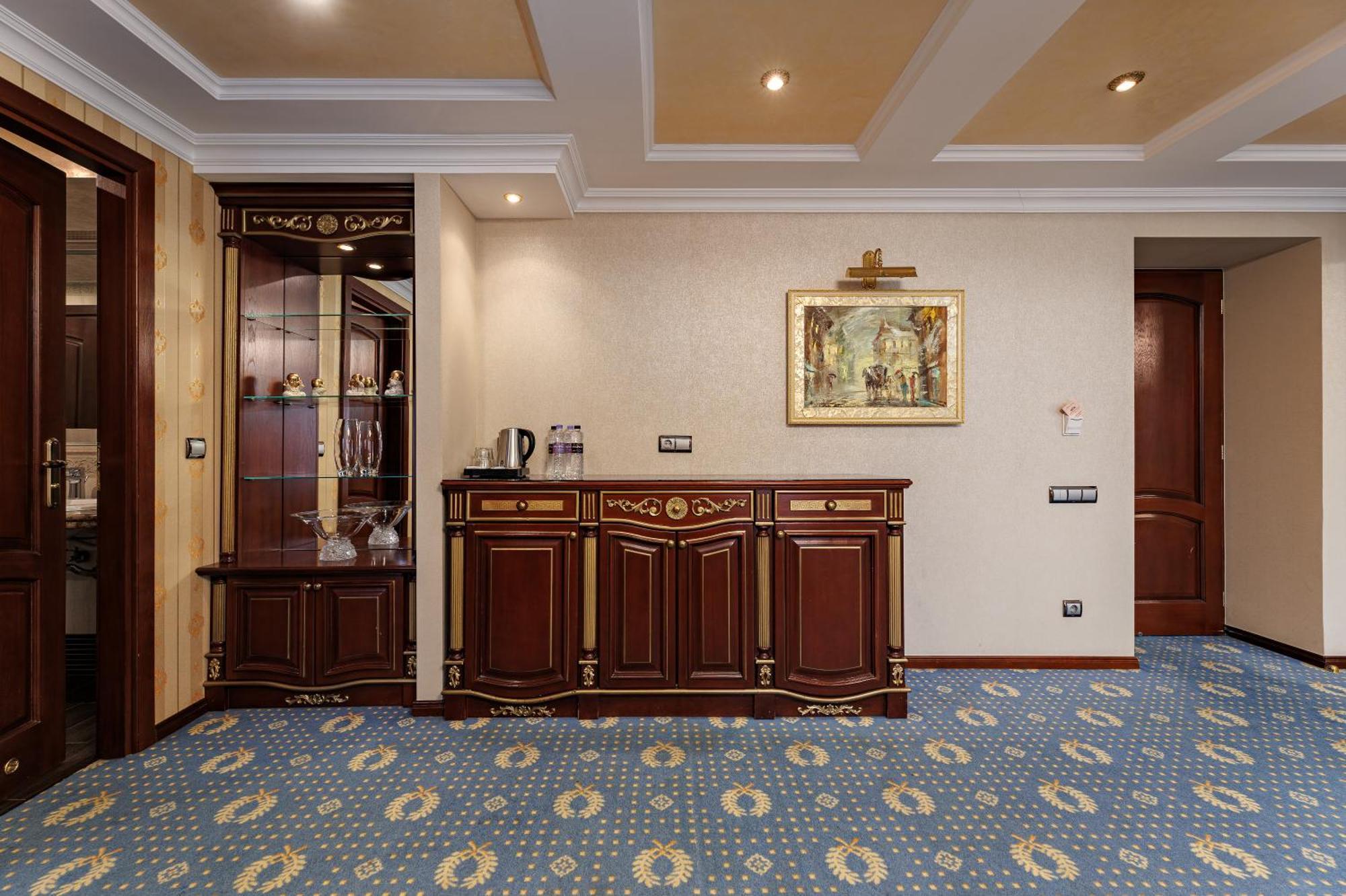 Eurohotel Lviv Quarto foto